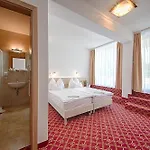 Hotel Ket Korona Konferencia Es Wellness Balatonszarszo