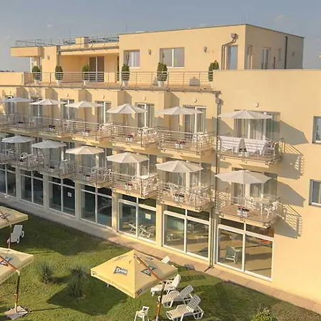 Ket Korona Konferencia Es Wellness فندق 4*