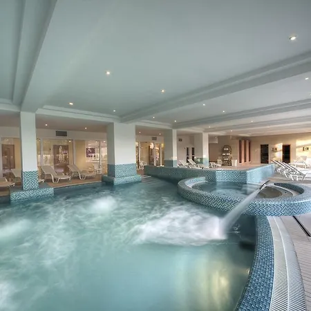 فندق Ket Korona Konferencia Es Wellness 4*