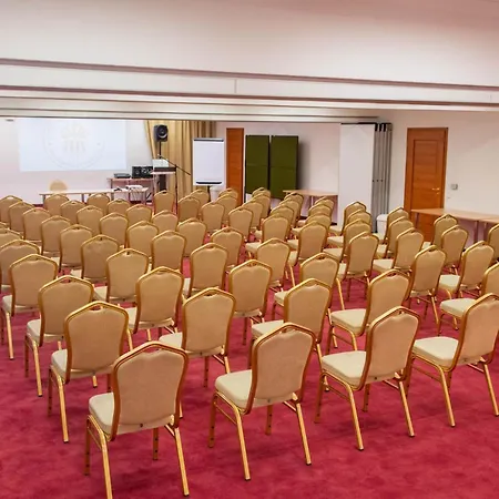 Ket Korona Konferencia Es Wellness מלון