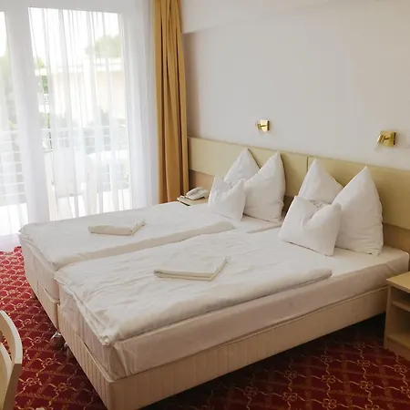 Ket Korona Konferencia Es Wellness فندق