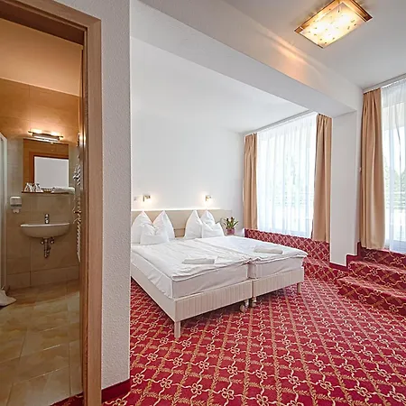 Hotel Ket Korona Konferencia Es Wellness Balatonszarszo