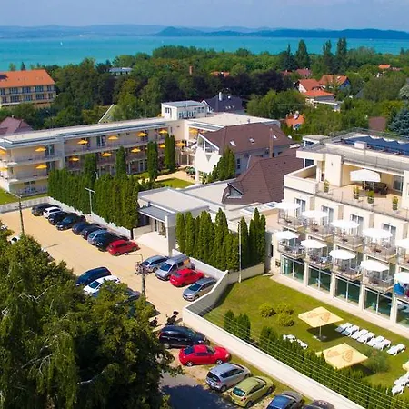 فندق Ket Korona Konferencia Es Wellness 4*