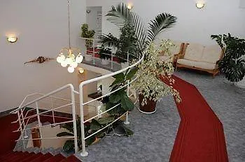Ket Korona Konferencia Es Wellness فندق