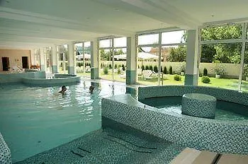 Ket Korona Konferencia Es Wellness فندق