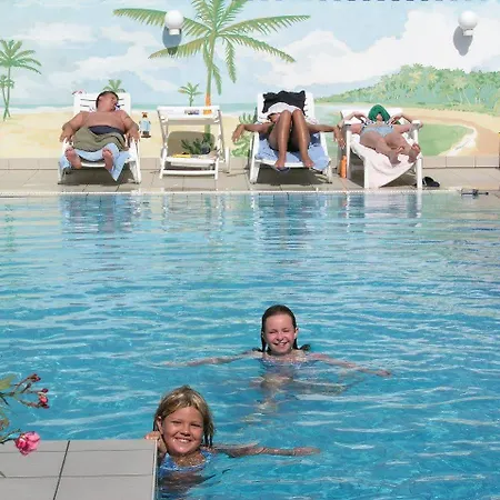فندق Ket Korona Konferencia Es Wellness