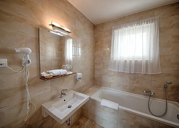 Hotel Ket Korona Konferencia Es Wellness