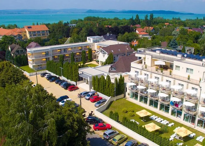 Ξενοδοχείο Ket Korona Konferencia Es Wellness 4*