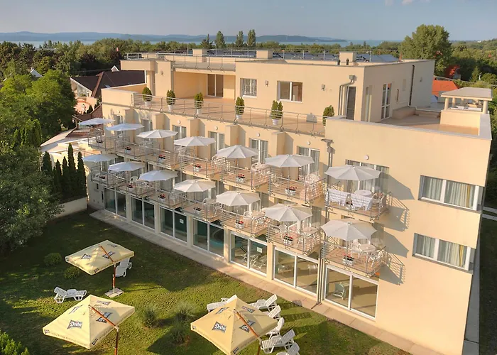 Ket Korona Konferencia Es Wellness 4* Balatonszarszo
